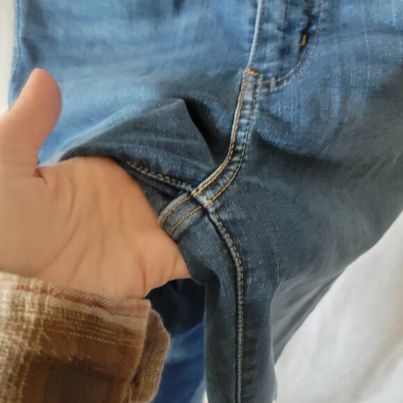 Levi's Medium Wash Distressed High Rise Mile High Classic Skinny Jeans Size 26 - Picture 4 of 12